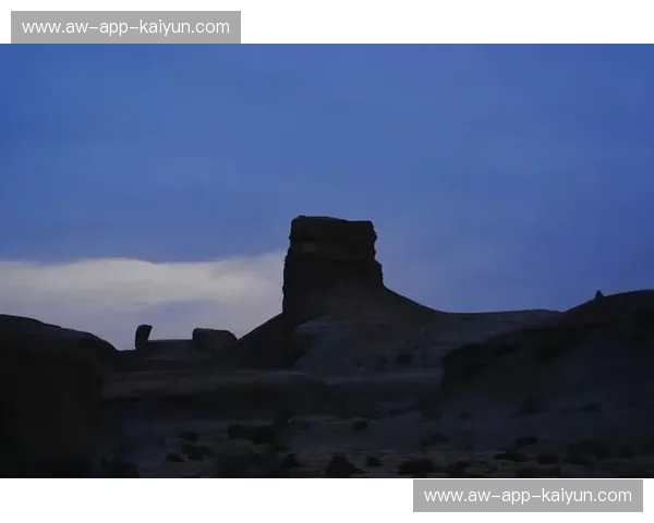 绿茵场上的灵魂博弈：当“山丘巨匠”遇上“海岛雄狮”的不朽史诗